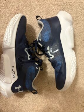 Under Armour Women’s Navy Blue and White Flow Basketball Sneakers NWOT